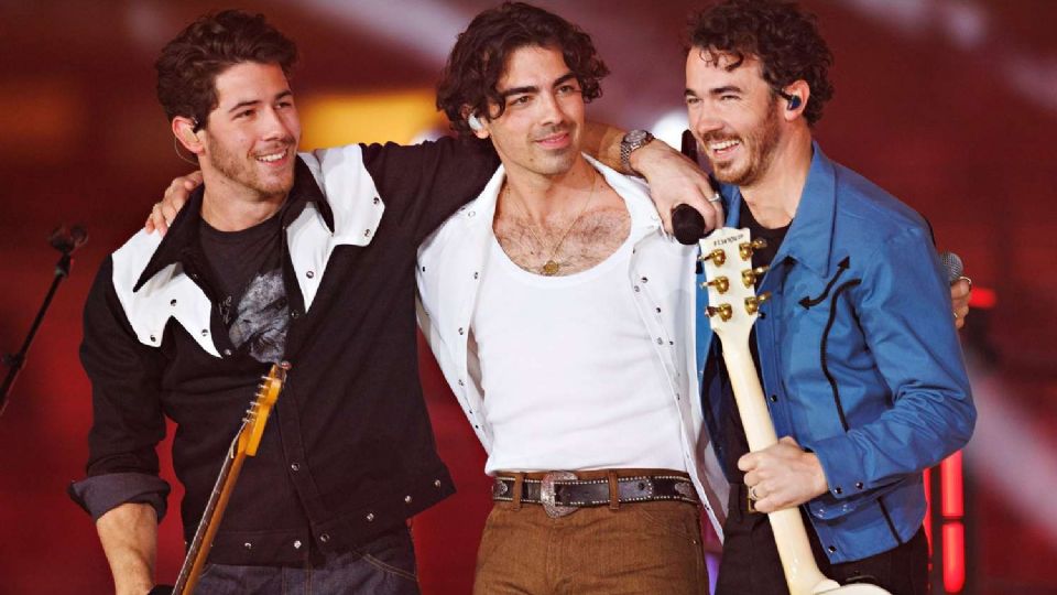 Los Jonas Brothers vuelven a la actuación con una película de corte navideño.