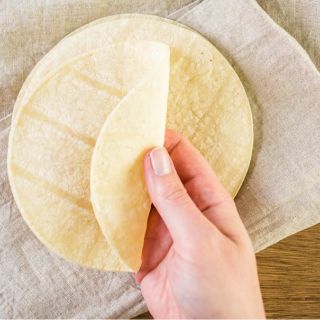 Chocan tortilleros con gobierno: 'es insostenible mantener precios'