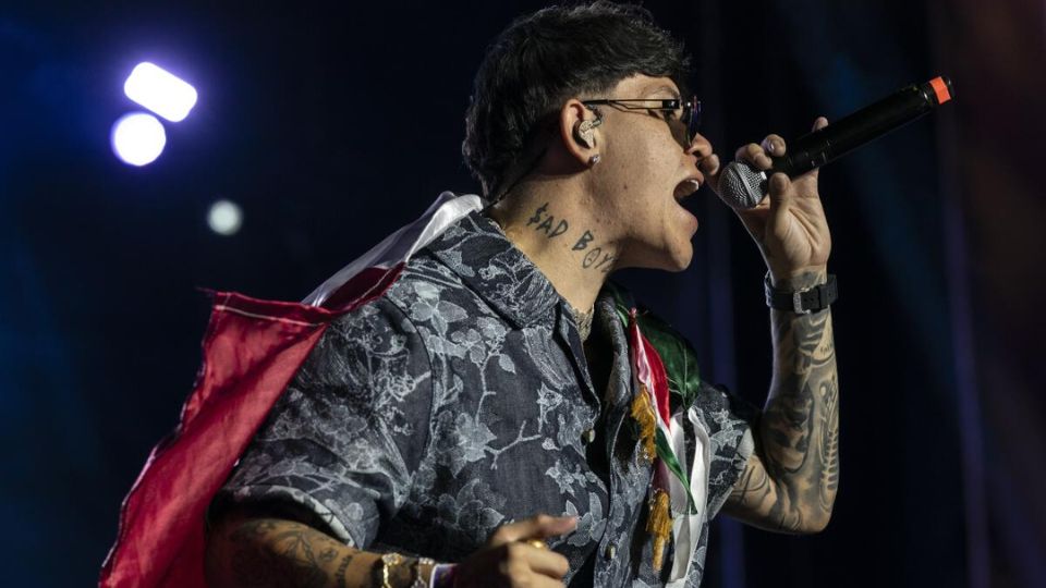 Junior H se disculpó por el tema, prometiendo componer futuras canciones que hablen de amor y desamor.