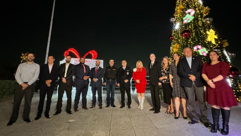 La ceremonia reunió a representantes del gobierno de Nuevo León y de la Ciudad de Laredo, Texas.