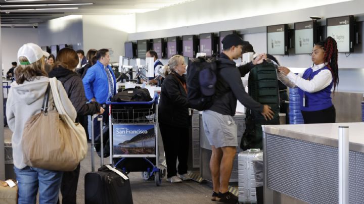 Caos en aeropuertos de EU, largas filas por crisis de sueldos en TSA
