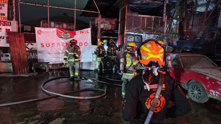 Hombre y perro sobreviven a incendio en la colonia Lomas del Roble en Monterrey