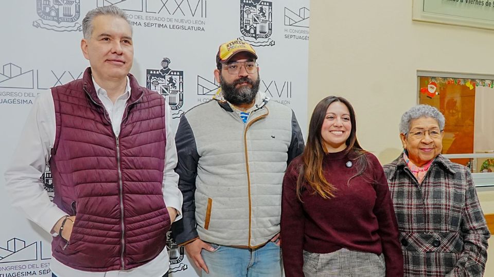 Waldo Fernández (primero de izquierda a derecha) impulsa iniciativa en pro de personas con discapacidad