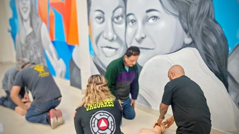 Personal de Protección Civil de Santa Catarina realizó los cursos prácticos a dueños de talleres mecánicos.