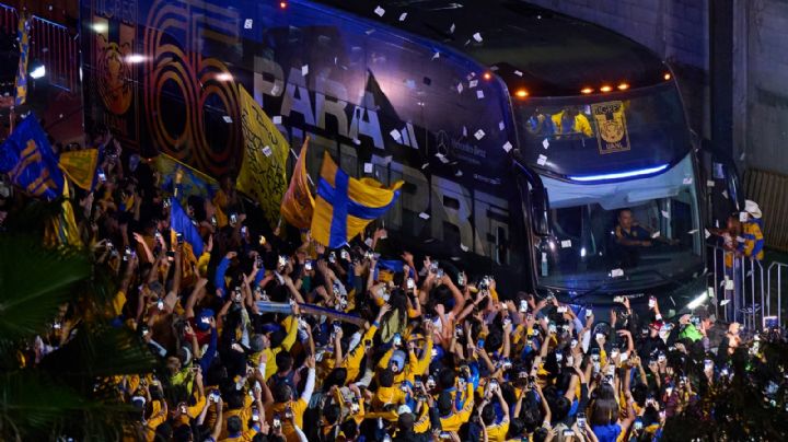 ‘Libres y Lokos’ abandonan a Tigres en su llegada al Estadio Universitario para la Final de Ida