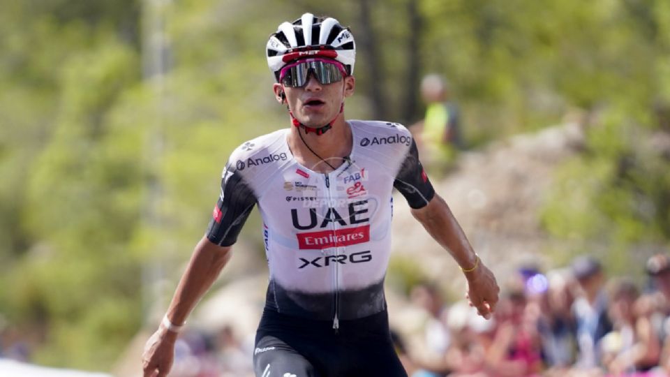 El mexicano correrá su primera Gran Vuelta junto a Pogacar en el UAE Team Emirates.