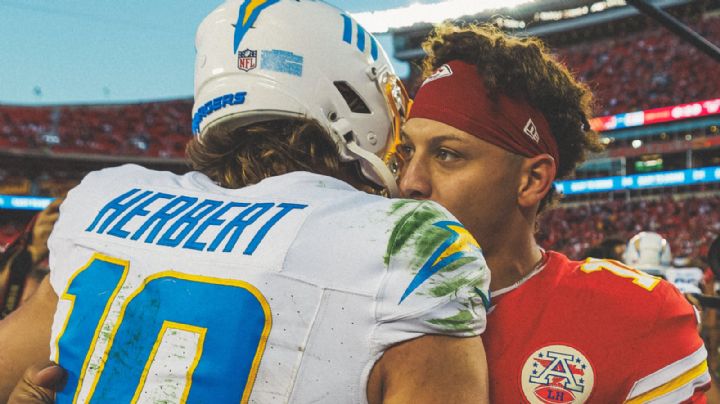 NFL: Chiefs quedan fuera de la posibilidad de Playoffs y Patrick Mahomes sale lesionado