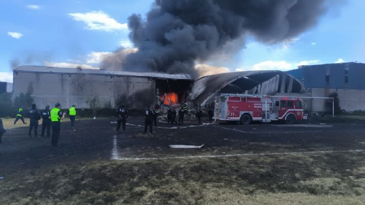 Reportan siete muertos y cuatro heridos tras caída de avioneta en Toluca
