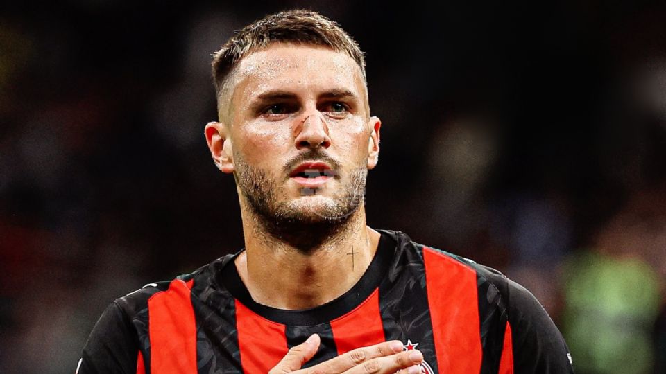 El atacante mexicano analiza una posible operación de tobillo.