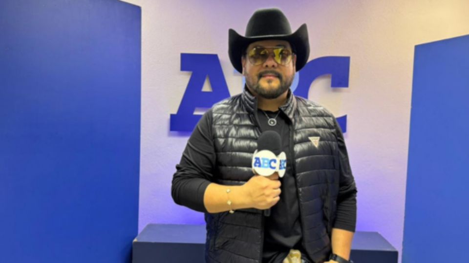 David Olivares, cantante.