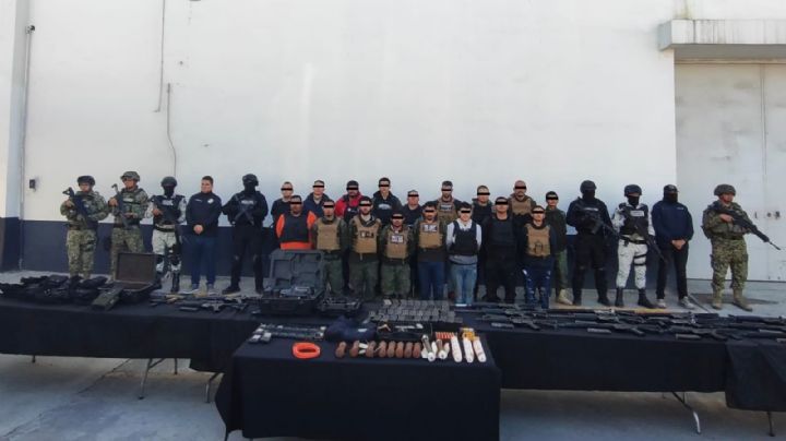 Fuerza Civil captura a 17 personas con armamento en Montemorelos, NL