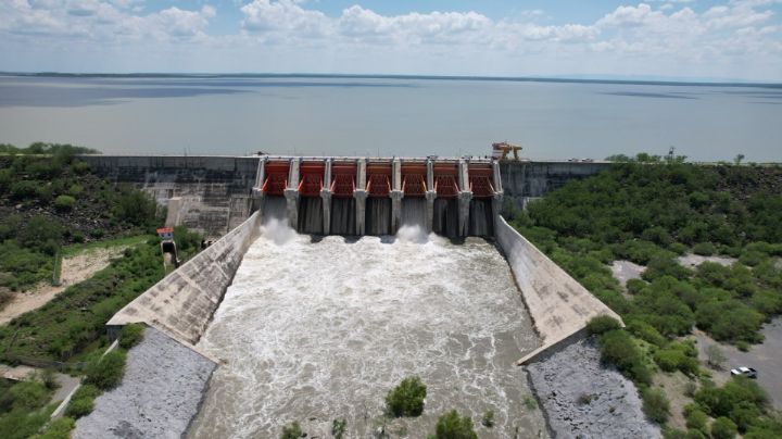 Abren compuertas de presa El Cuchillo en respuesta a deuda hídrica con EU