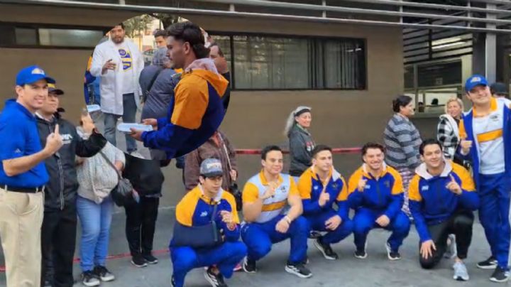 Auténticos Tigres cumple su promesa y reparte más de 250 órdenes de tacos