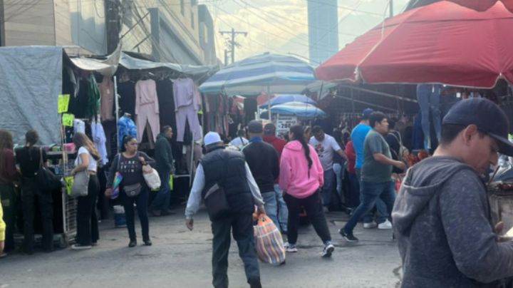 Comienzan las compras navideñas y el tráfico en el centro de Monterrey
