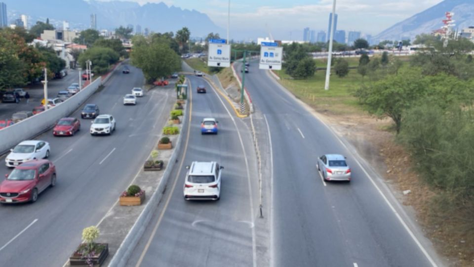 Paso vial de Lázaro Cadenas a Gómez Morín.