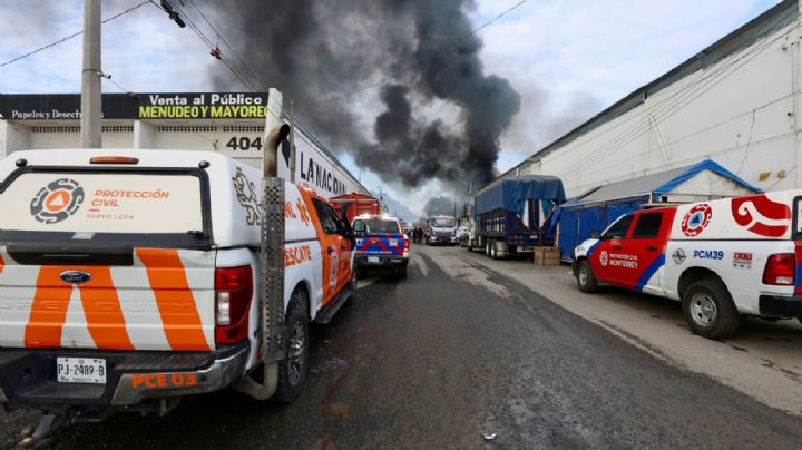 Fuego consume una bodega de plásticos en San Nicolás