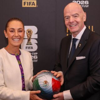 Gianni Infantino recibe a Claudia Sheinbaum en el sorteo del Mundial