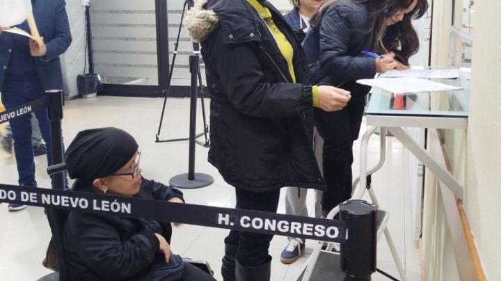 Impulsan medidas para garantizar accesibilidad a personas de talla baja en NL