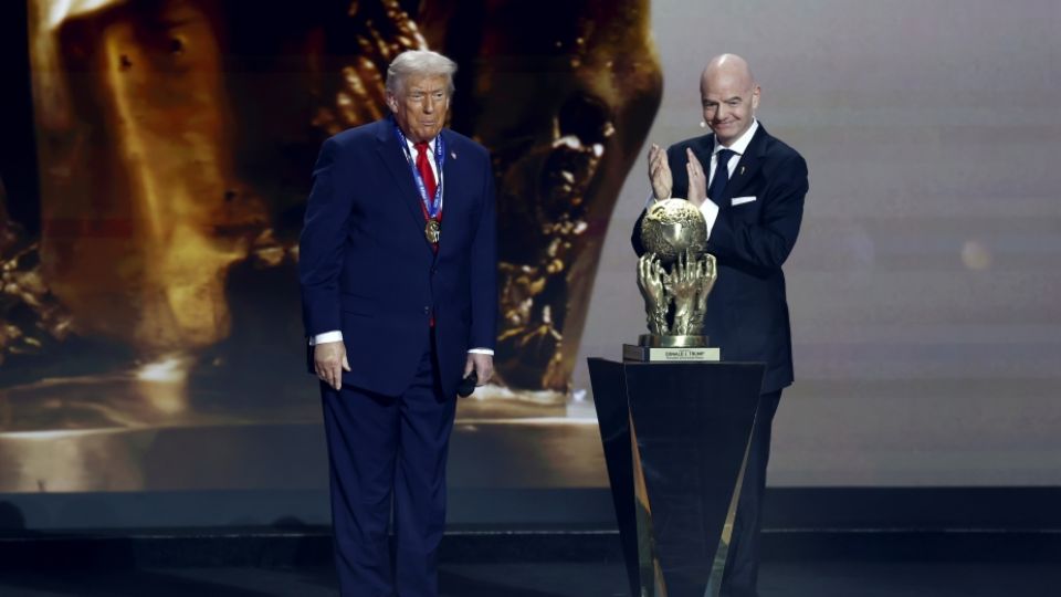 FIFA entrega por primera vez un premio de la Paz el cual fue otorgado a Donald Trump, presidente de los Estados Unidos