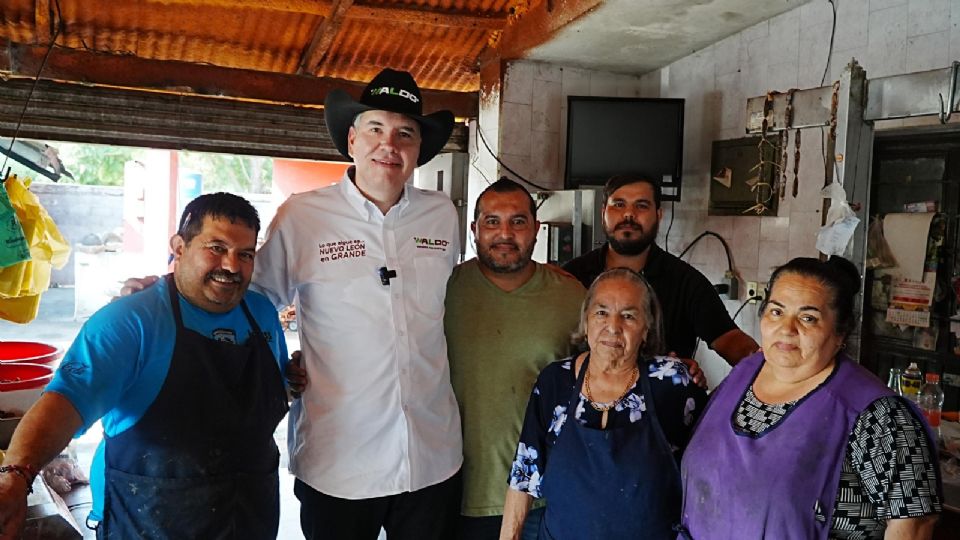 Senador reitera cercanía con la ciudadanía en respuesta a críticas.