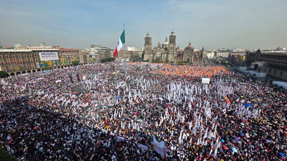 Miles de simpatizantes de la 4T se reunieron el día de hoy en el Zócalo de la Ciudad de México.