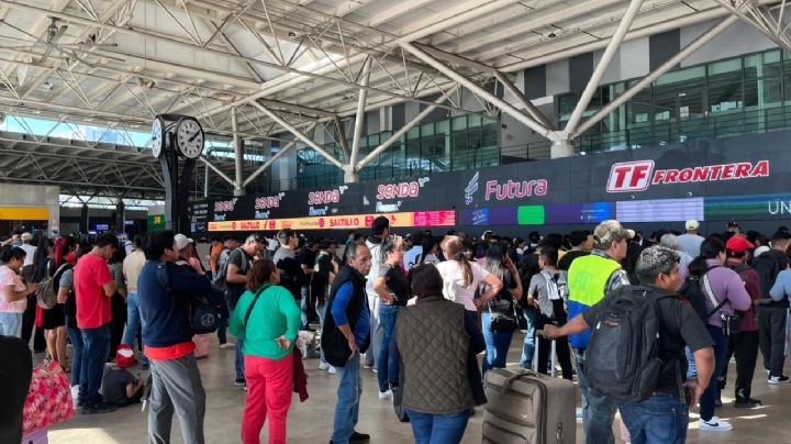 Abarrotan viajeros Central de Autobuses de Monterrey