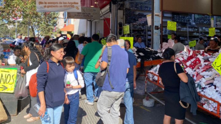 Comienzan las compras navideñas en el centro de Monterrey