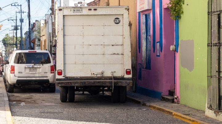 Vecinos del Barrio Antiguo denuncian calle Mina como riesgo vial y fuente de daños a vehículos