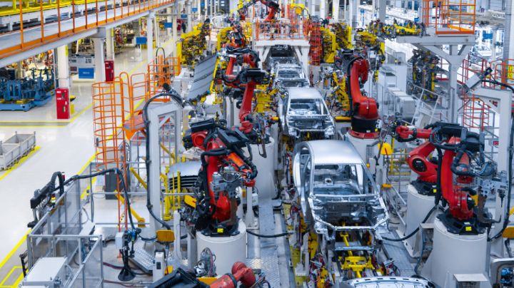 Exportaciones de autos fabricados en México bajaron -13.74% en enero