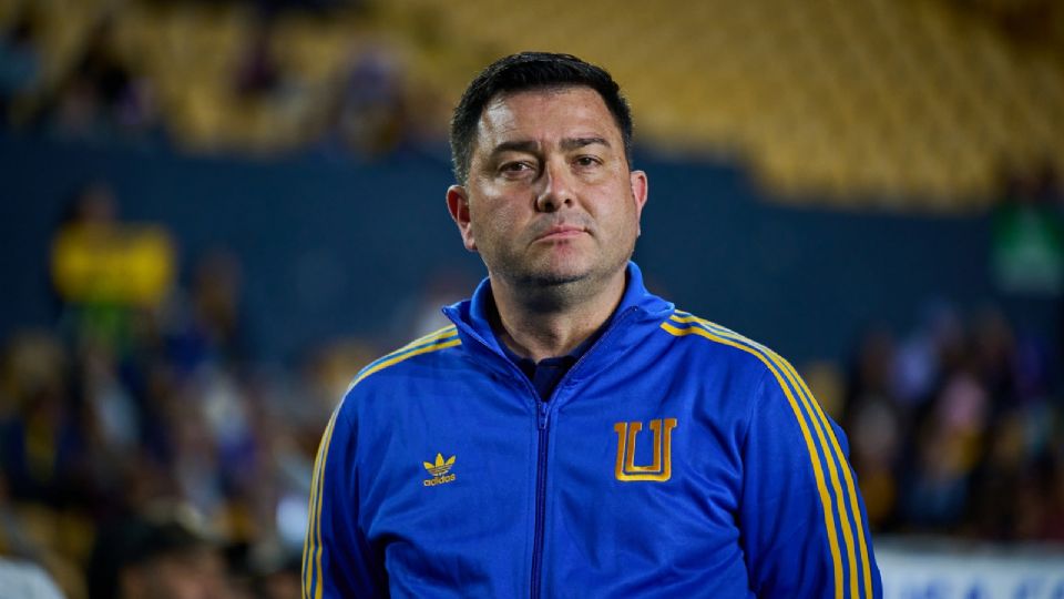 El nuevo entrenador de Tigres Femenil, Pedro Losa, dirigirá su primer Clásico Regio.