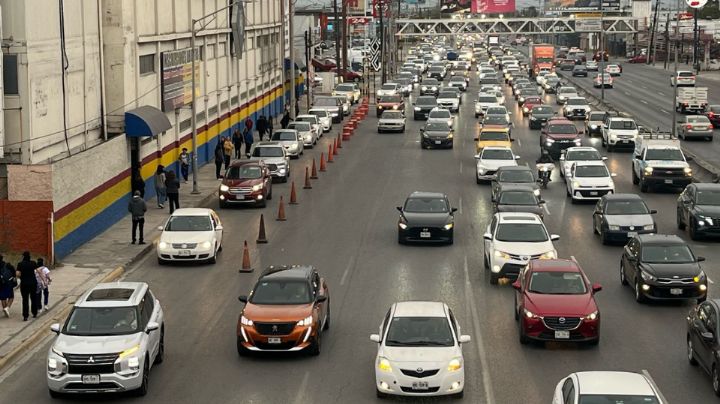 Automovilistas lidian a diario con tráfico en inmediaciones de colegio en San Nicolás