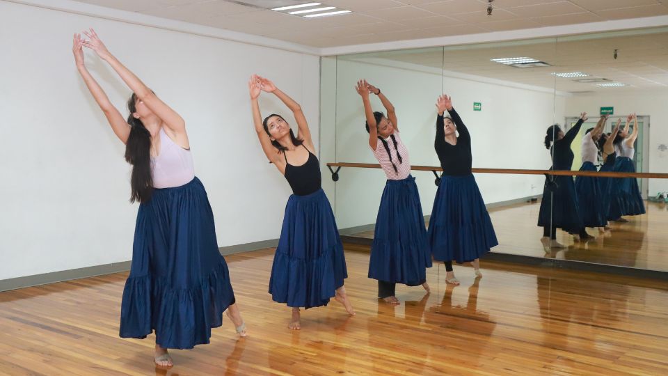El grupo de danza contemporánea Pájaro.
