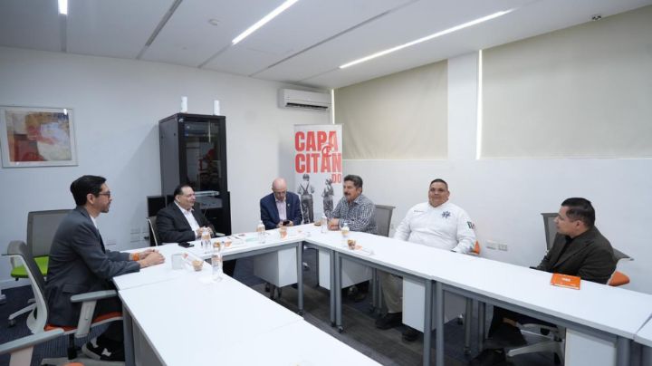 Pesquería firma convenio para impulsar la capacitación de conductores de transporte público