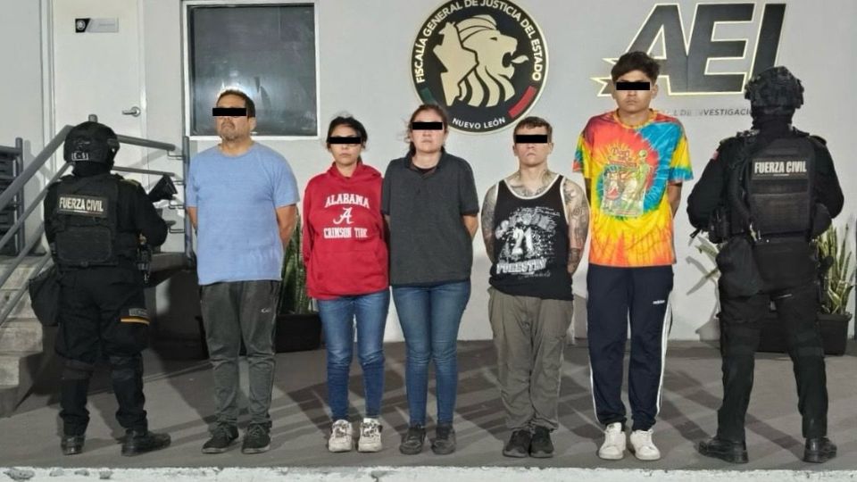 Detienen a 6 personas por posesión de drogas en Monterrey.