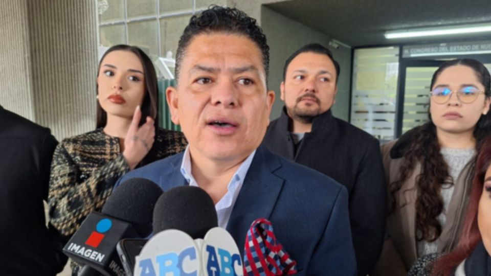 El ex legislador Héctor Briones anunció en el Congreso de Nuevo León la intención de crear el Partido México Republicano (PMR), que sería aliado del Republicano de Estados Unidos.