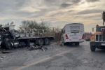 Choque entre dos camiones deja 2 muertos en Abasolo, NL