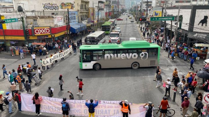 Colectivos preparan amparo contra prepago del transporte público de NL