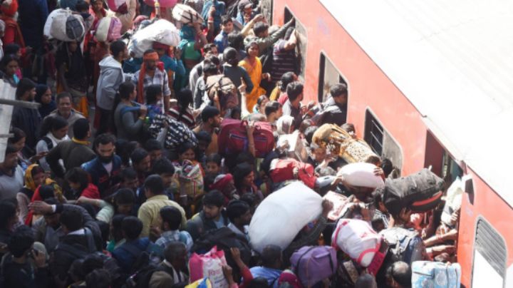 Estampida deja 15 muertos en una estación ferroviaria de la India