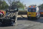 Un choque-volcadura deja dos lesionados en Monterrey