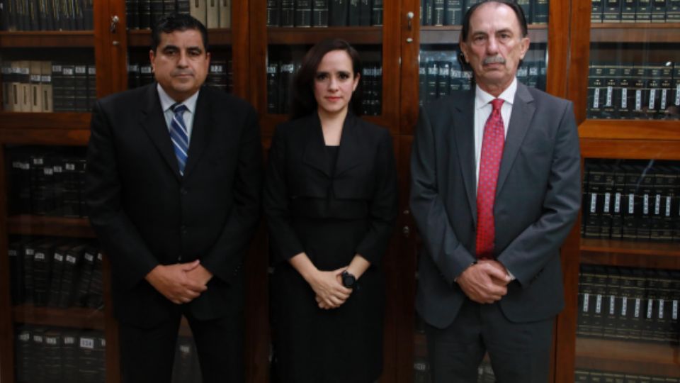 Alberto Palomino, Griselda Núñez y Javier Flores Saldívar.