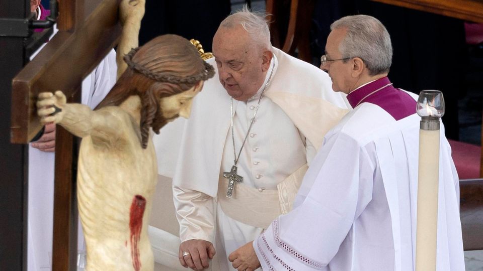 El papa Francisco oficia una misa por el Jubileo de las Fuerzas Armadas | EFE/EPA/MASSIMO PERCOSSI