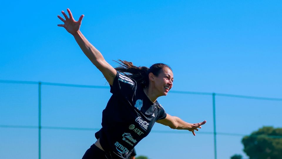 Christina Burkenroad durante un entrenamiento de la Selección Mexicana Femenil