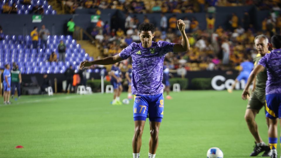 Ozziel Herrera salió del entrenamiento de Tigres con molestias en la cadera.