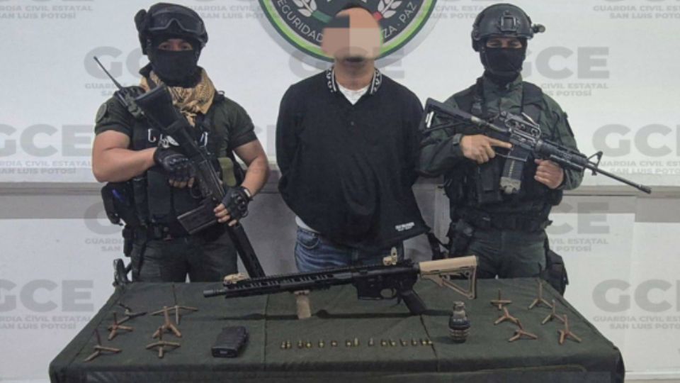 Tras una balacera en la carretera Valles-Mante, la Guardia Civil de San Luis Potosí confirmó la captura de Marco “N”, alias “El Alacrán”, jefe de plaza de un grupo criminal en la Huasteca Potosina