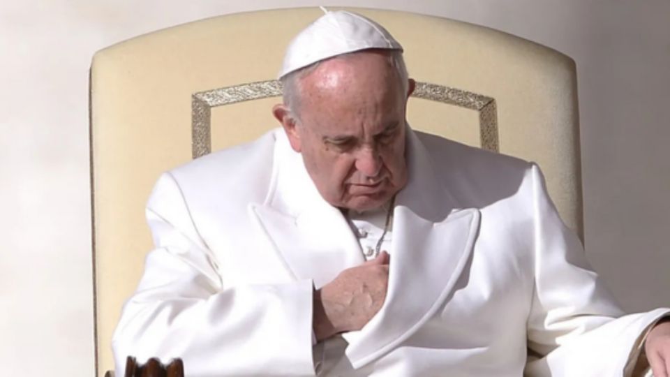 El papa Francisco explicó que 'continua con confianza' la hospitalización en el Policlínico Gemelli, 'siguiendo con los tratamientos necesarios'.