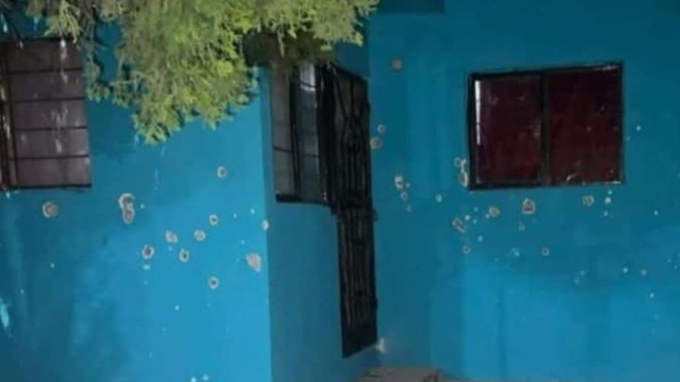 Casa con impactos de bala en Linares