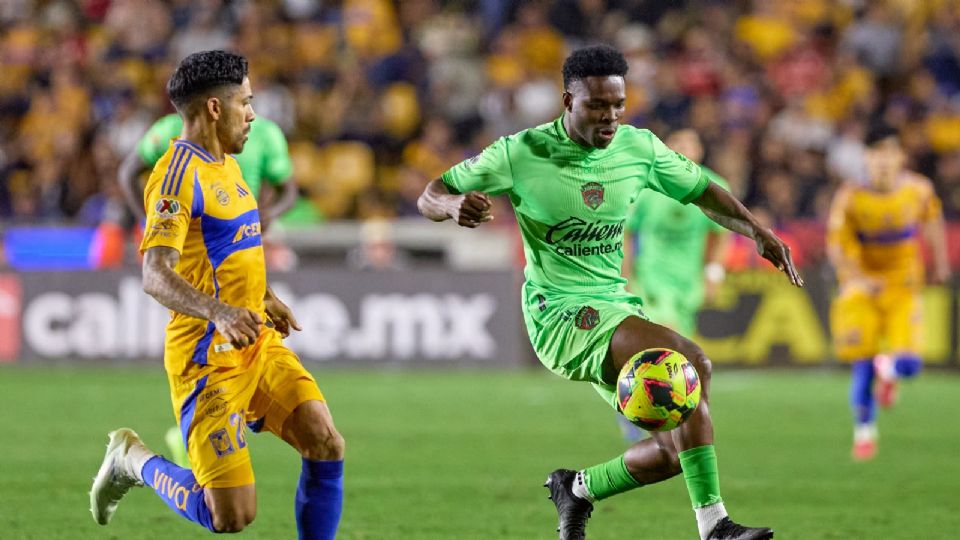 Avilés Hurtado volvió a las canchas para ver acción en el duelo entre Tigres y FC Juárez