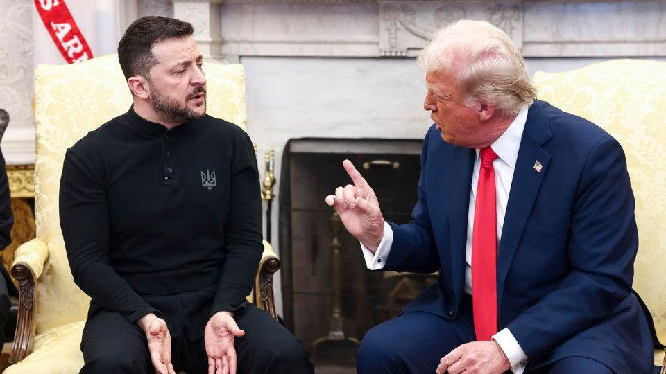 El presidente ucraniano, Volodymyr Zelensky (i), conversa con el presidente estadounidense, Donald Trump | EFE/EPA/JIM LO SCALZO / POOL