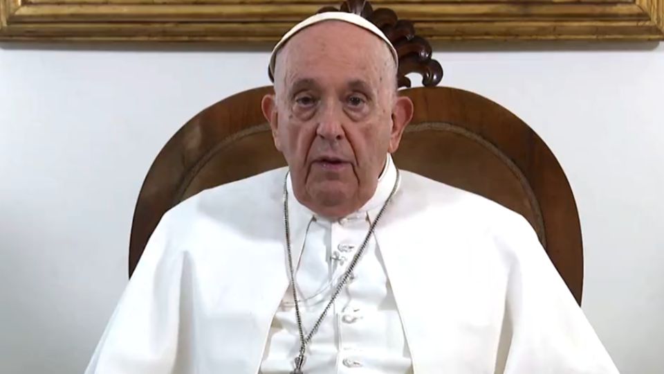 Papa Francisco continúa hospitalizado