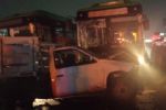 Choque entre 2 autos y un camión urbano deja 2 heridos en la Carretera a Laredo